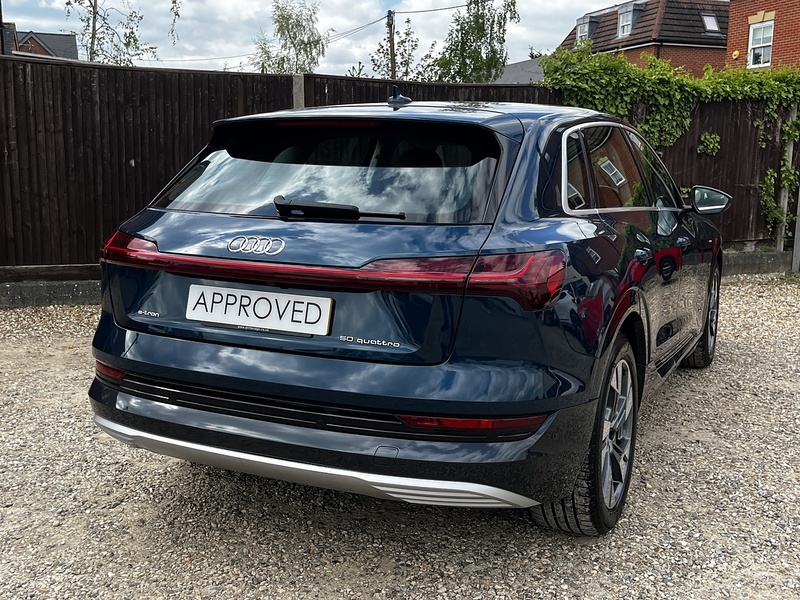 Audi e-tron Sport - U328