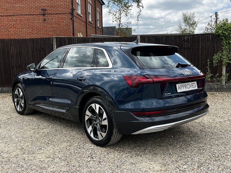 Audi e-tron Sport - U328