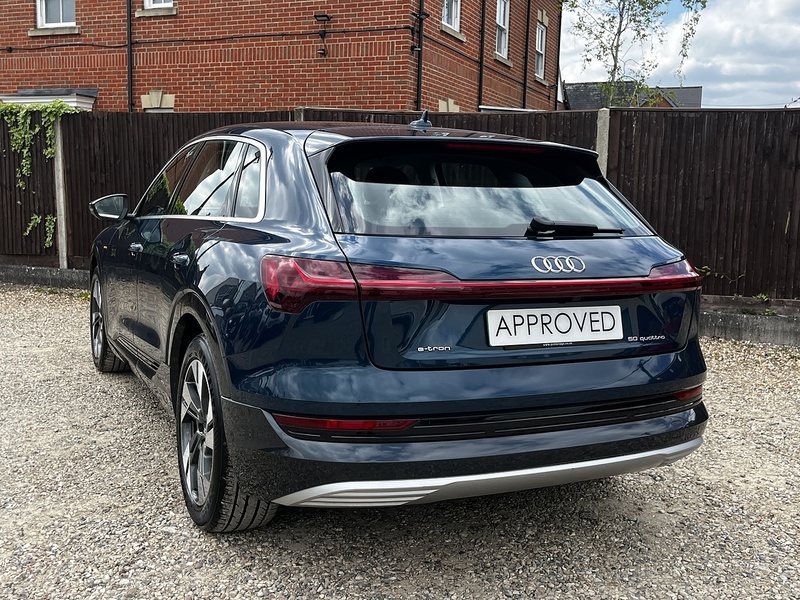 Audi e-tron Sport - U328