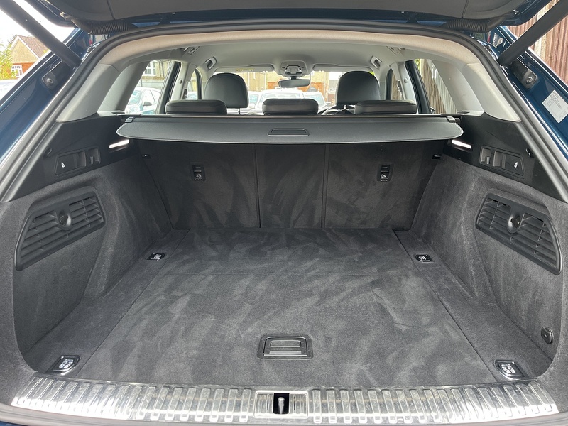 Audi e-tron Sport - U328