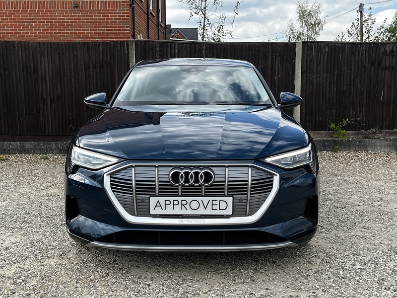 Audi e-tron Sport - U328