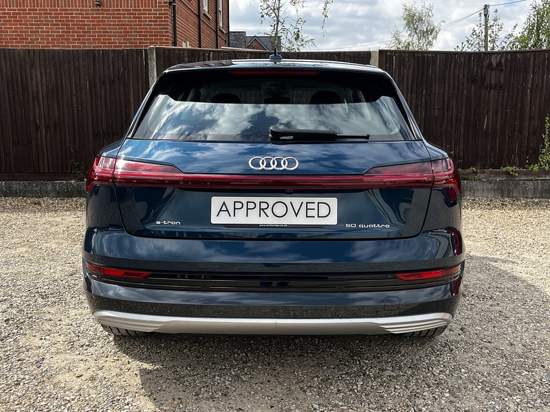 Audi e-tron Sport - U328