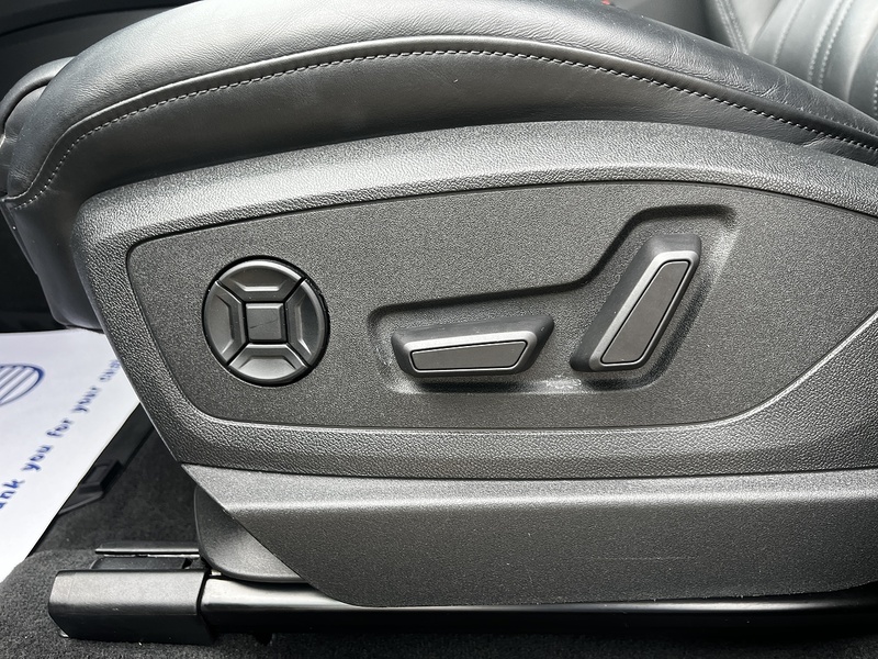 Audi e-tron Sport - U328