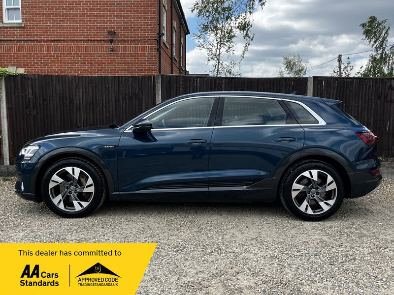 Audi e-tron Sport - U328