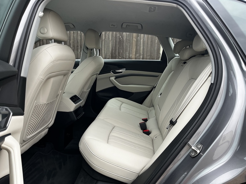 Audi e-tron Technik - U337