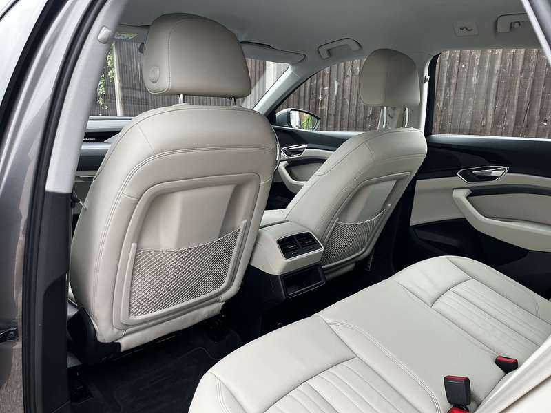 Audi e-tron Technik - U337