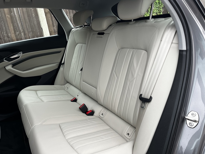 Audi e-tron Technik - U337