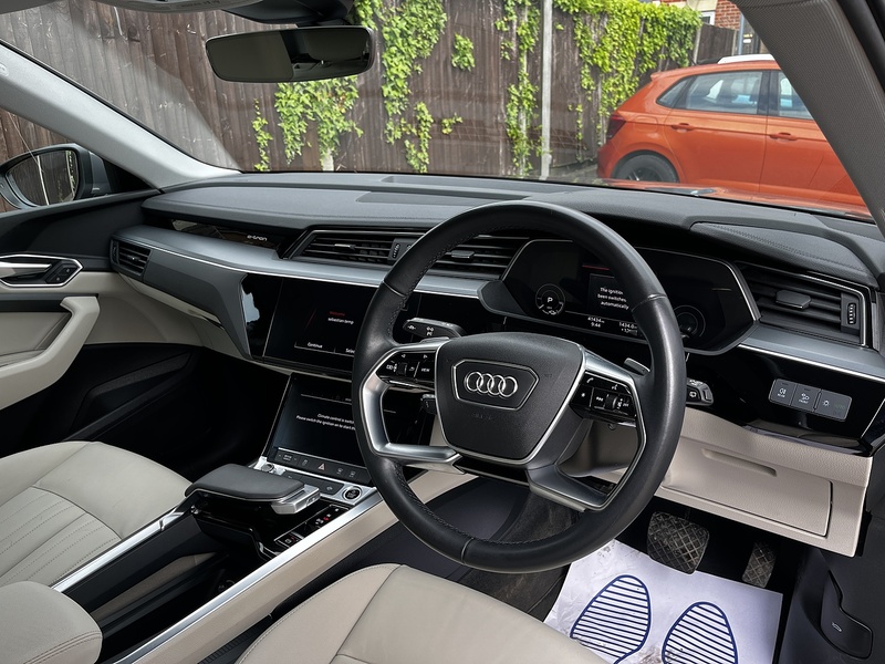Audi e-tron Technik - U337