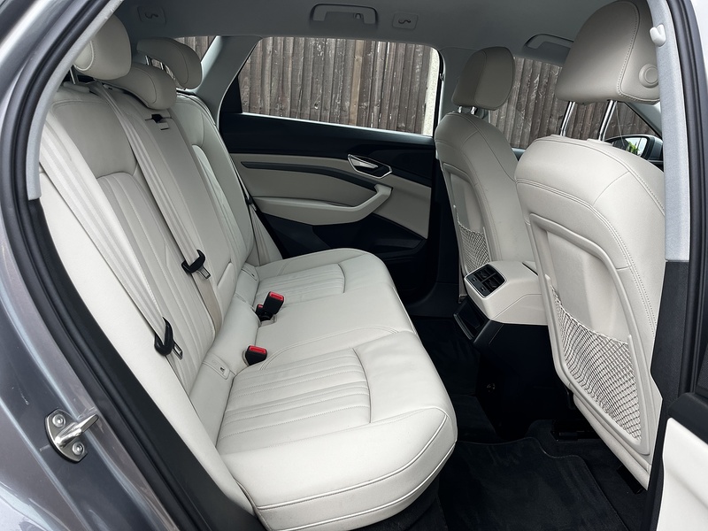 Audi e-tron Technik - U337