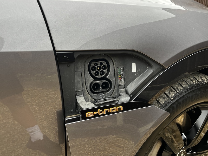 Audi e-tron Technik - U337