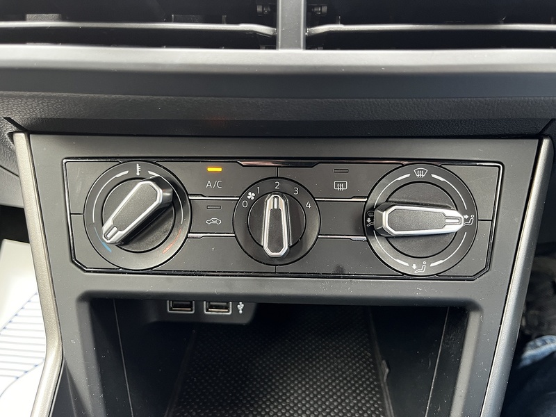 Volkswagen Polo SE - U338