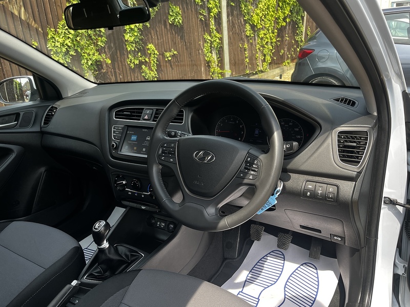 Hyundai i20 SE Launch Edition - U349