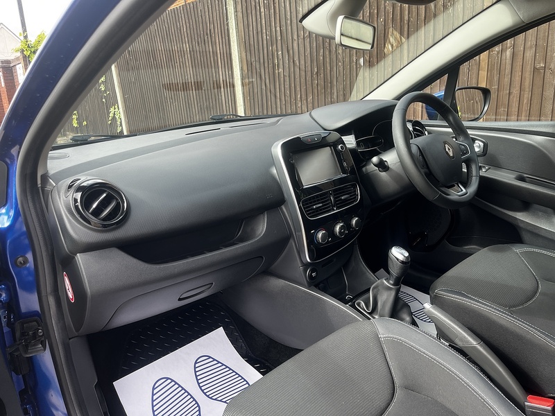 Renault Clio Dynamique Nav - U352
