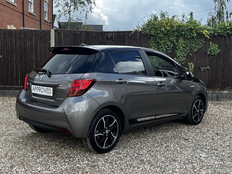 Toyota Yaris VVT-h Design - U369