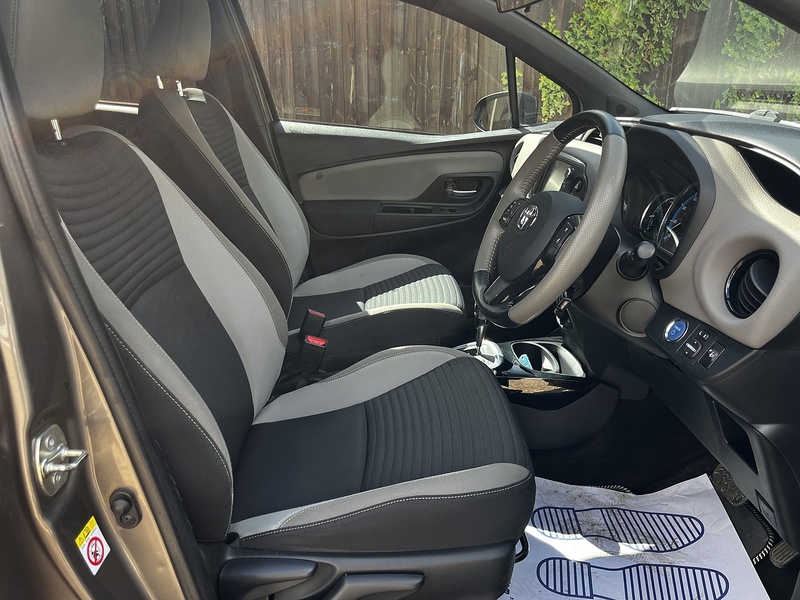 Toyota Yaris VVT-h Design - U369