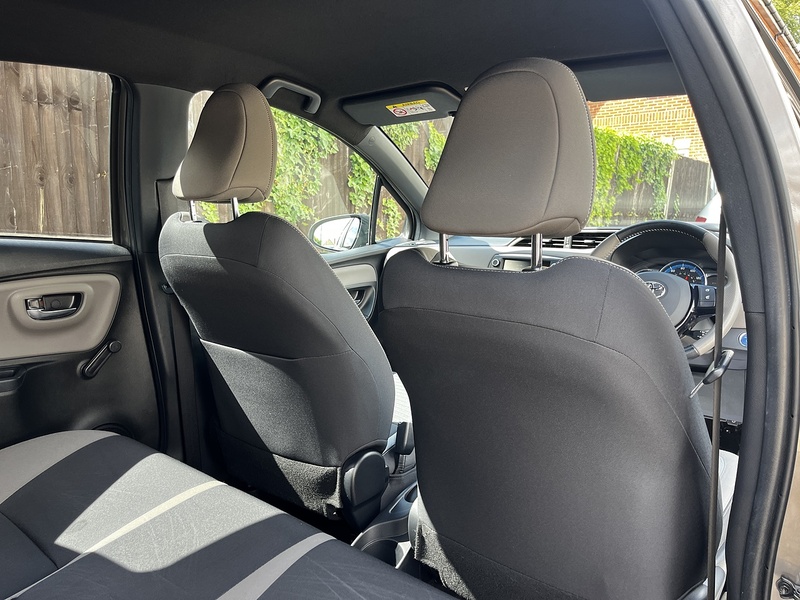 Toyota Yaris VVT-h Design - U369