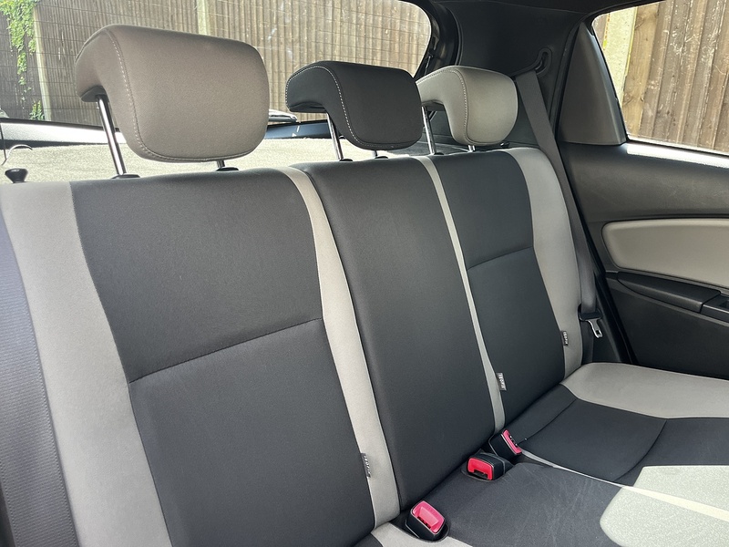 Toyota Yaris VVT-h Design - U369