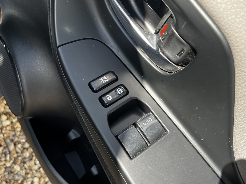 Toyota Yaris VVT-h Design - U369