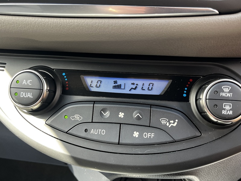 Toyota Yaris VVT-h Design - U369