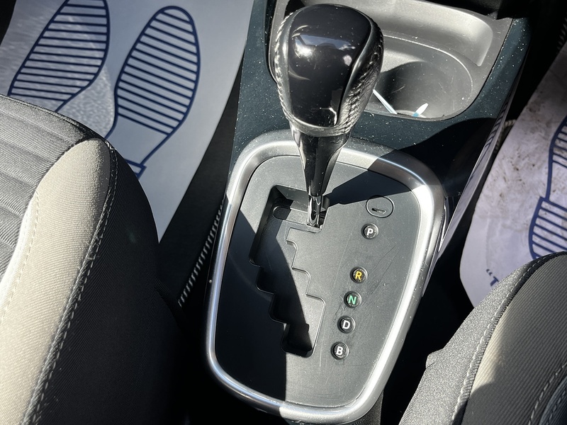 Toyota Yaris VVT-h Design - U369