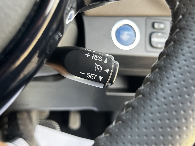 Toyota Yaris VVT-h Design - U369