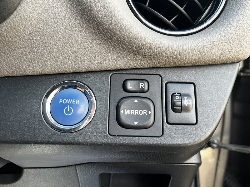 Toyota Yaris VVT-h Design - U369