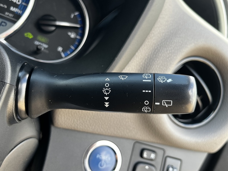 Toyota Yaris VVT-h Design - U369