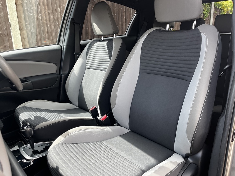 Toyota Yaris VVT-h Design - U369