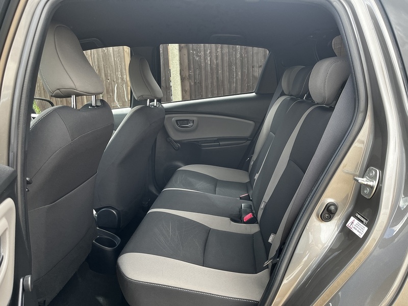 Toyota Yaris VVT-h Design - U369