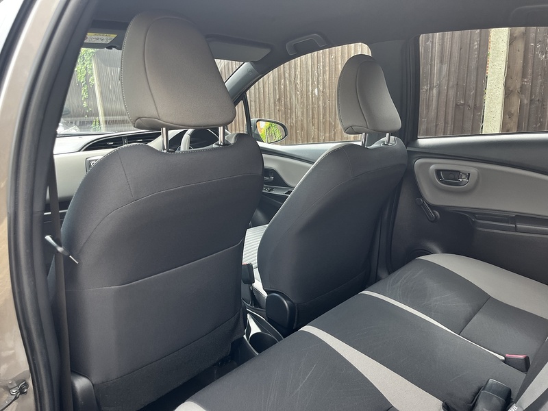 Toyota Yaris VVT-h Design - U369