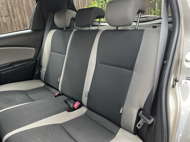 Toyota Yaris VVT-h Design - U369