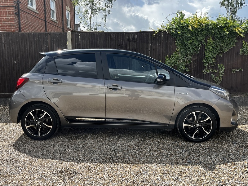 Toyota Yaris VVT-h Design - U369