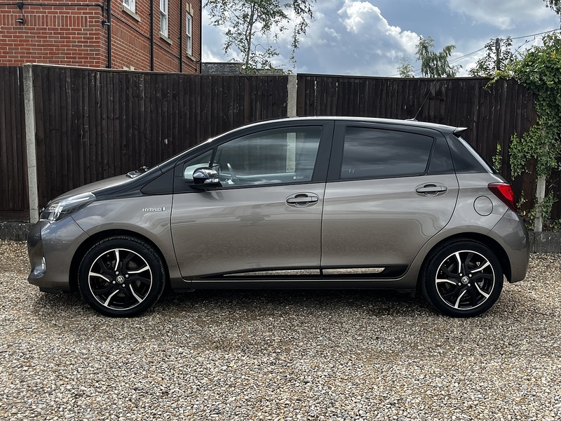 Toyota Yaris VVT-h Design - U369