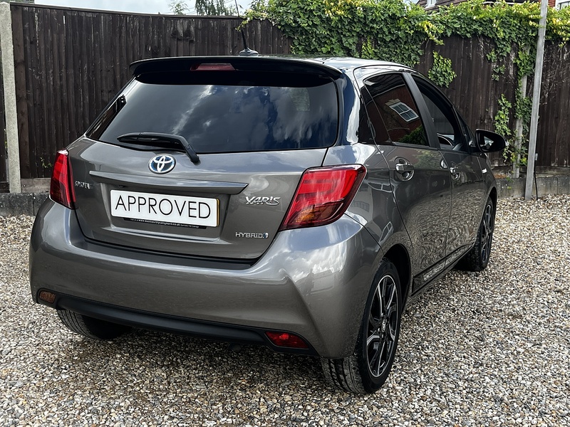 Toyota Yaris VVT-h Design - U369