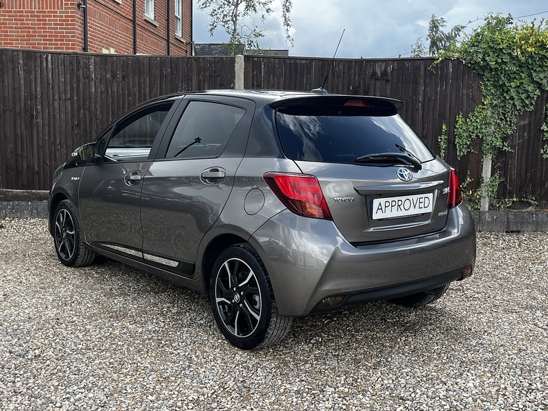 Toyota Yaris VVT-h Design - U369