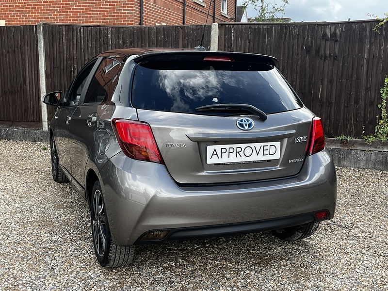 Toyota Yaris VVT-h Design - U369