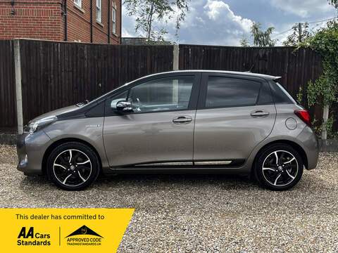 Toyota Yaris 2.0 VVT-h GR SPORT Hatchback 5dr Petrol Hybrid CVT Euro 6 (s/s) (184 ps)