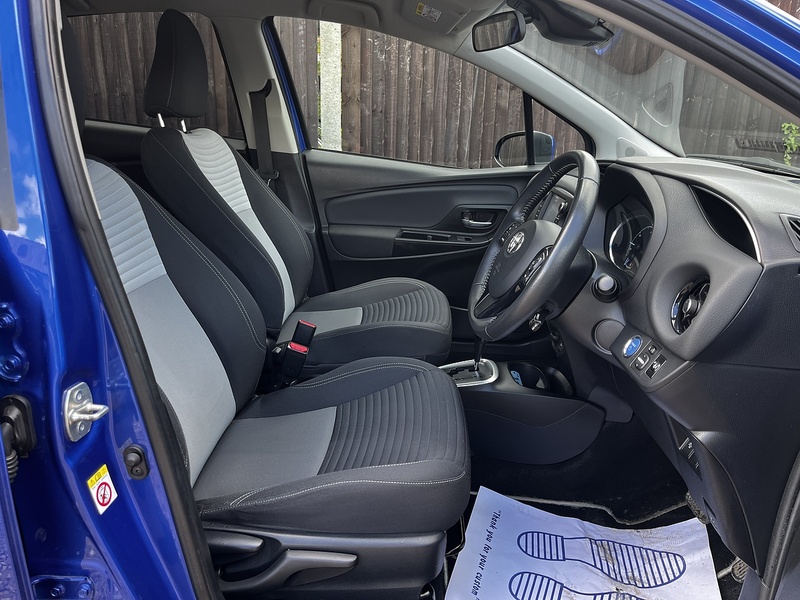 Toyota Yaris VVT-h Design - U371
