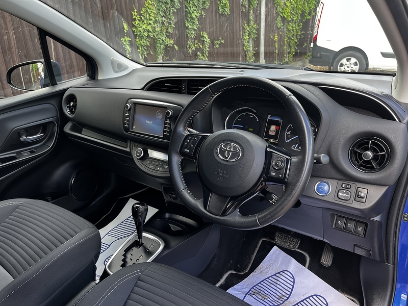 Toyota Yaris VVT-h Design - U371