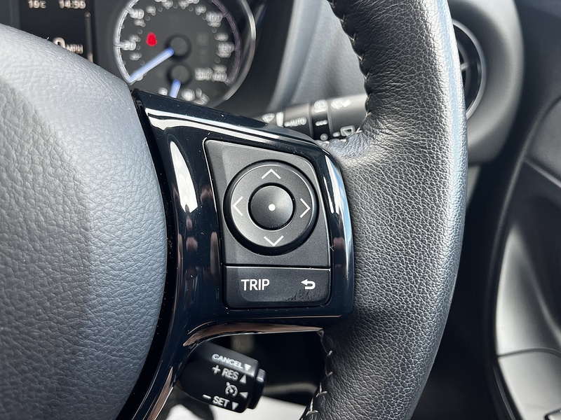 Toyota Yaris VVT-h Design - U371