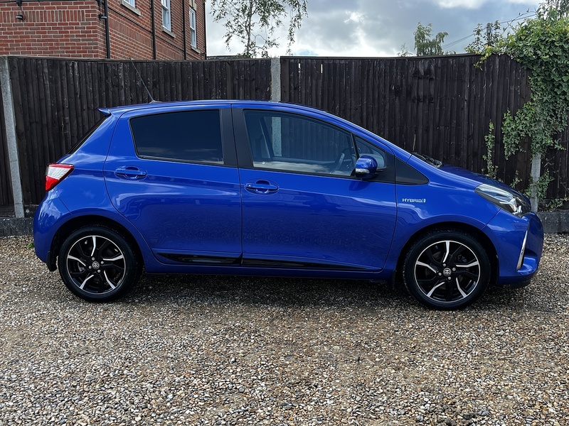 Toyota Yaris VVT-h Design - U371