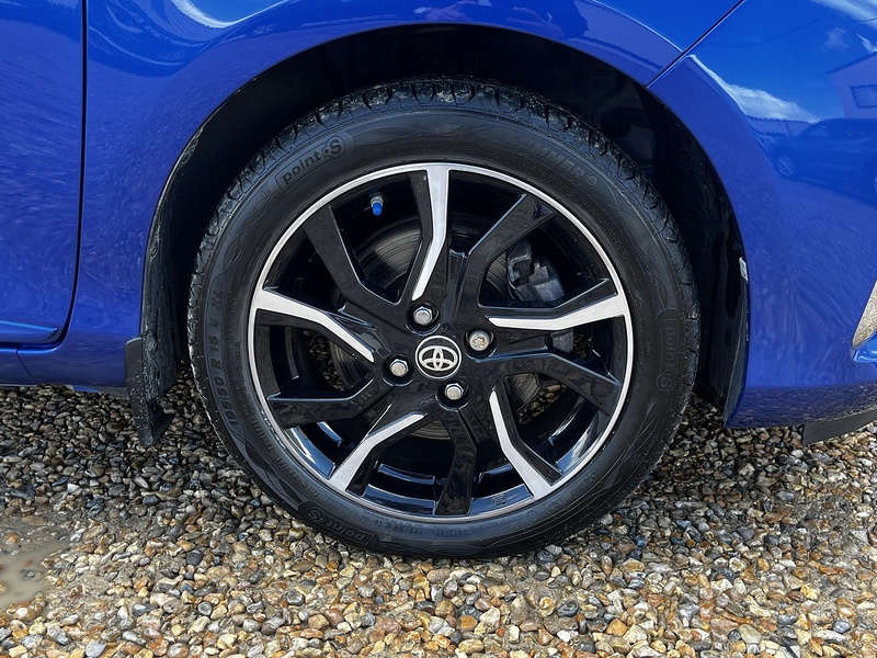 Toyota Yaris VVT-h Design - U371