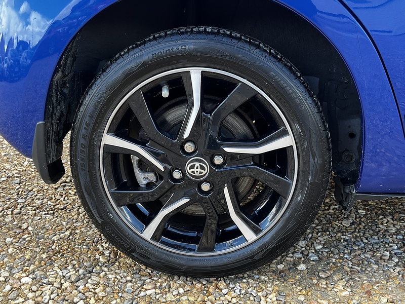 Toyota Yaris VVT-h Design - U371