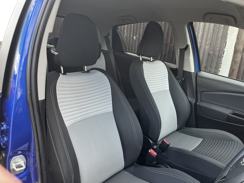 Toyota Yaris VVT-h Design - U371