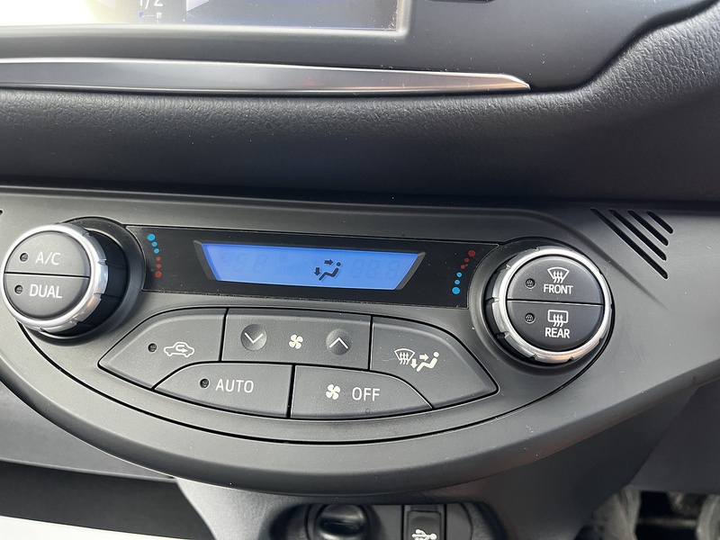 Toyota Yaris VVT-h Design - U371