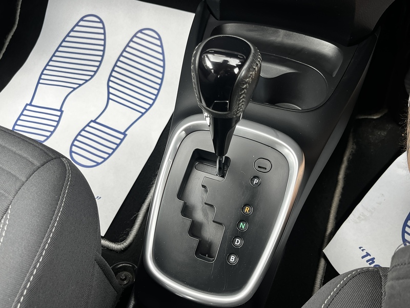Toyota Yaris VVT-h Design - U371