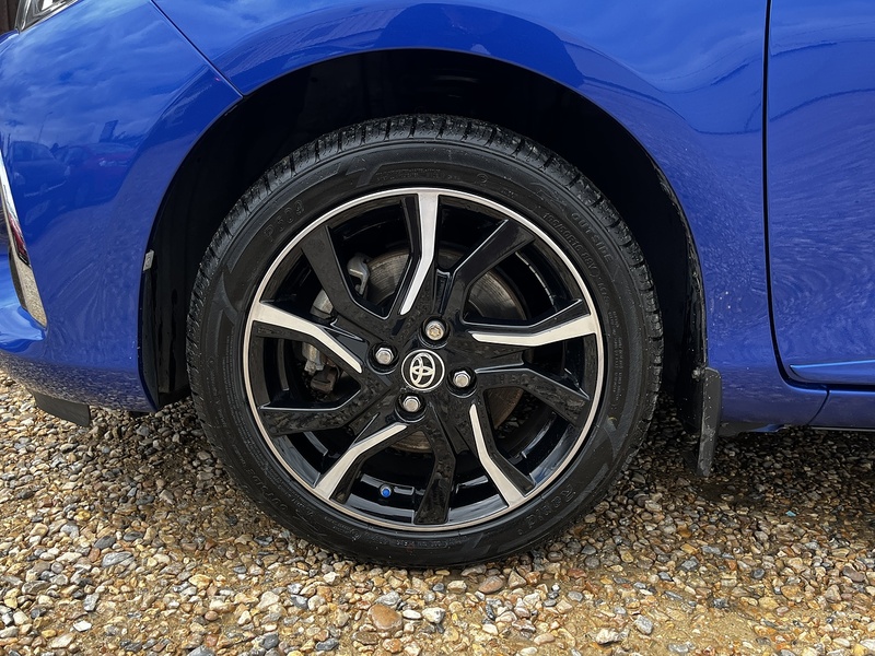 Toyota Yaris VVT-h Design - U371