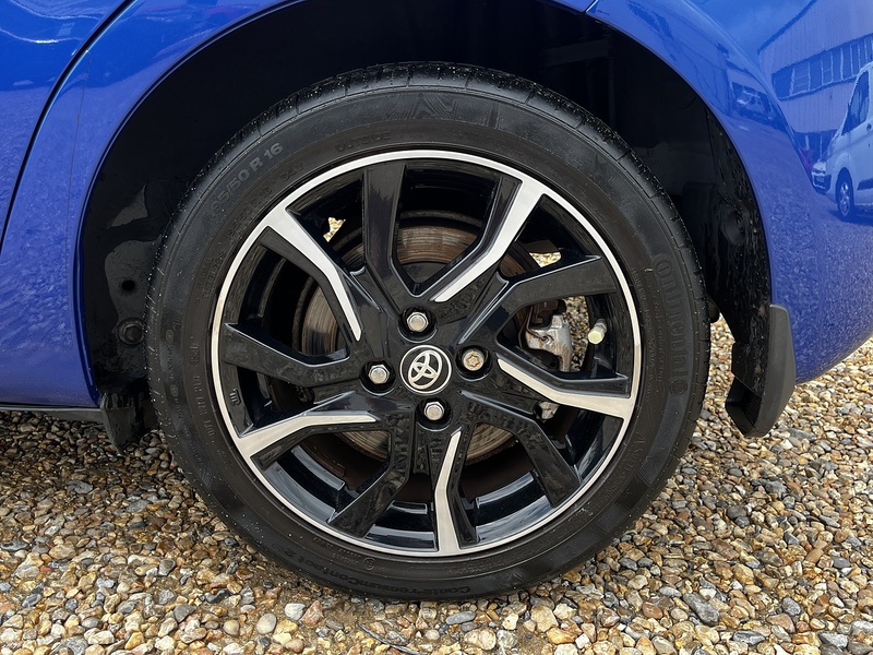 Toyota Yaris VVT-h Design - U371