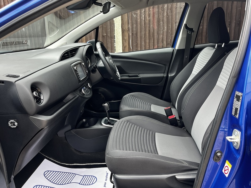 Toyota Yaris VVT-h Design - U371
