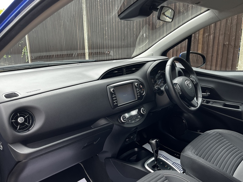 Toyota Yaris VVT-h Design - U371